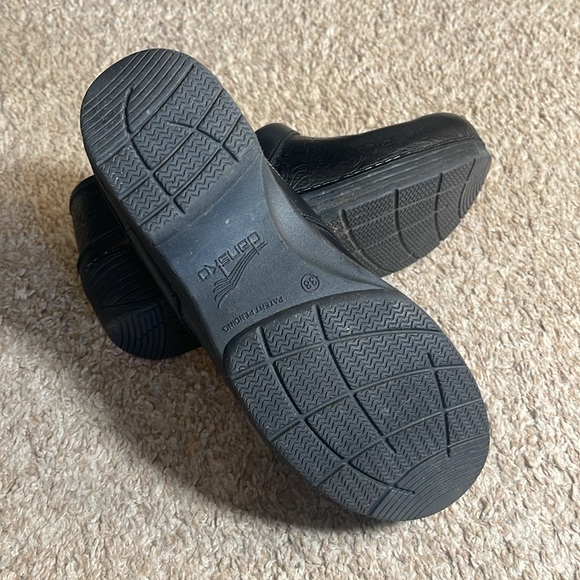 Tooled black leather Dansko LT clogs - Picture 3 of 7